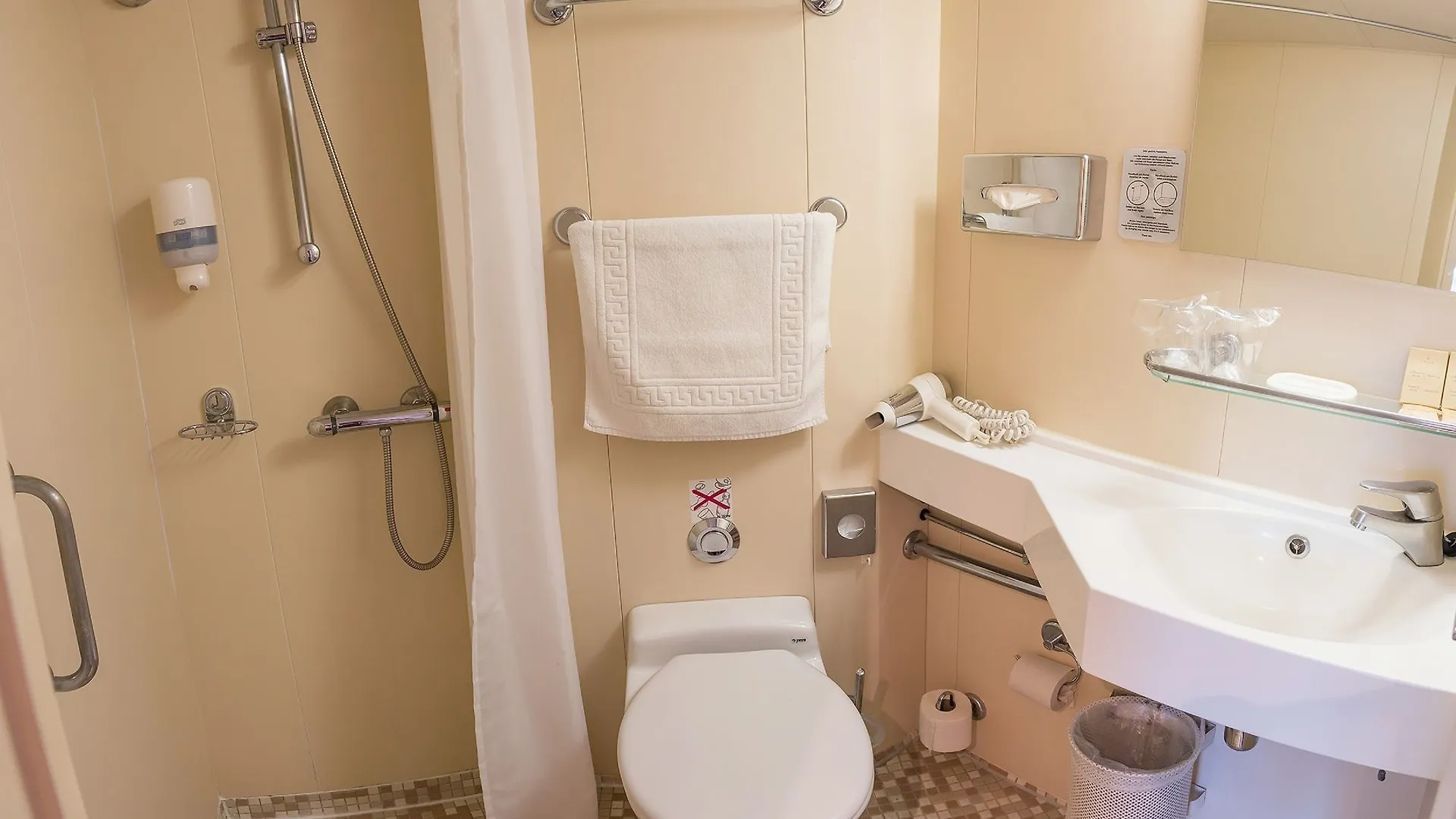 ****  Onriver Hotels - Ms Maribelle Budapest Hungary